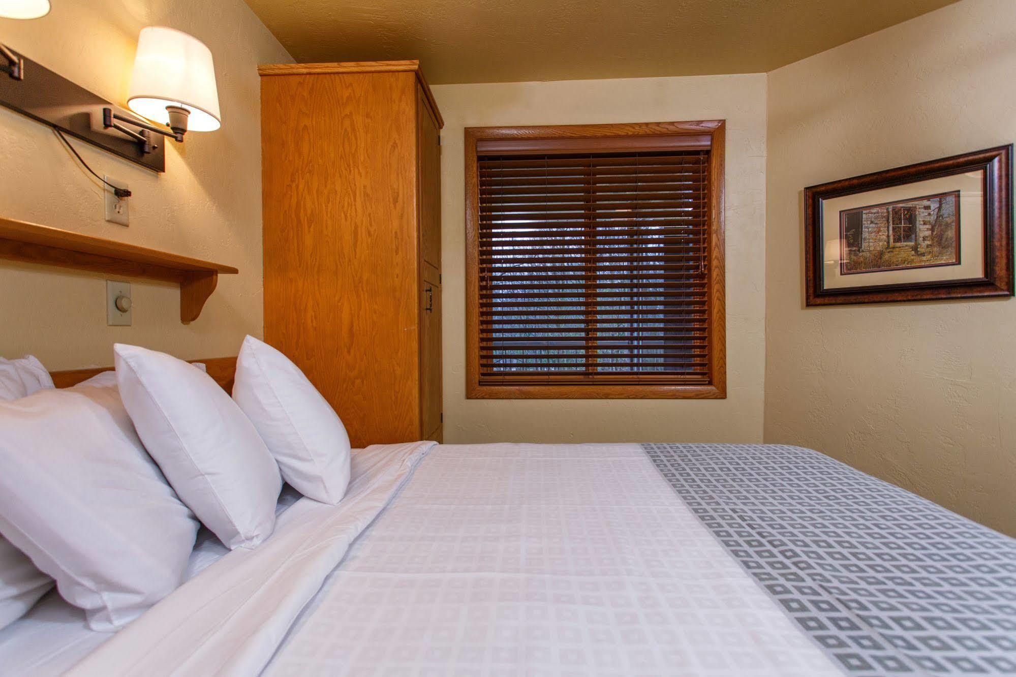 Waterbury Inn Ephraim Bagian luar foto